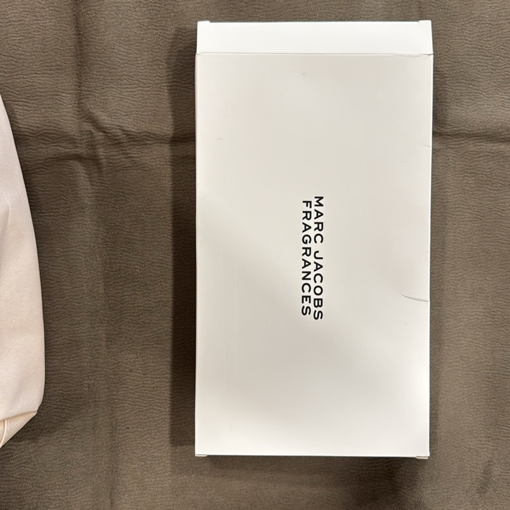 Marc Jacobs Fragrances Pink
Yellow Cosmetics Pouch Clutch
Bag NIB Bee Butterfly - Picture 5 of 8